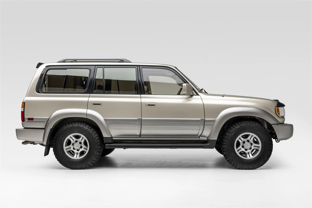 1997 Lexus LX 1st Gen - Image 15 of 31