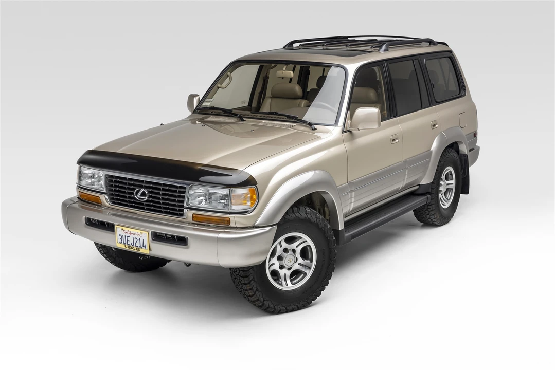 1997 Lexus LX 1st Gen - Image 4 of 31