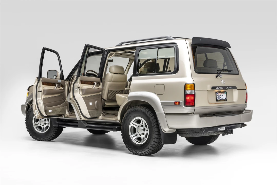 1997 Lexus LX 1st Gen - Image 19 of 31