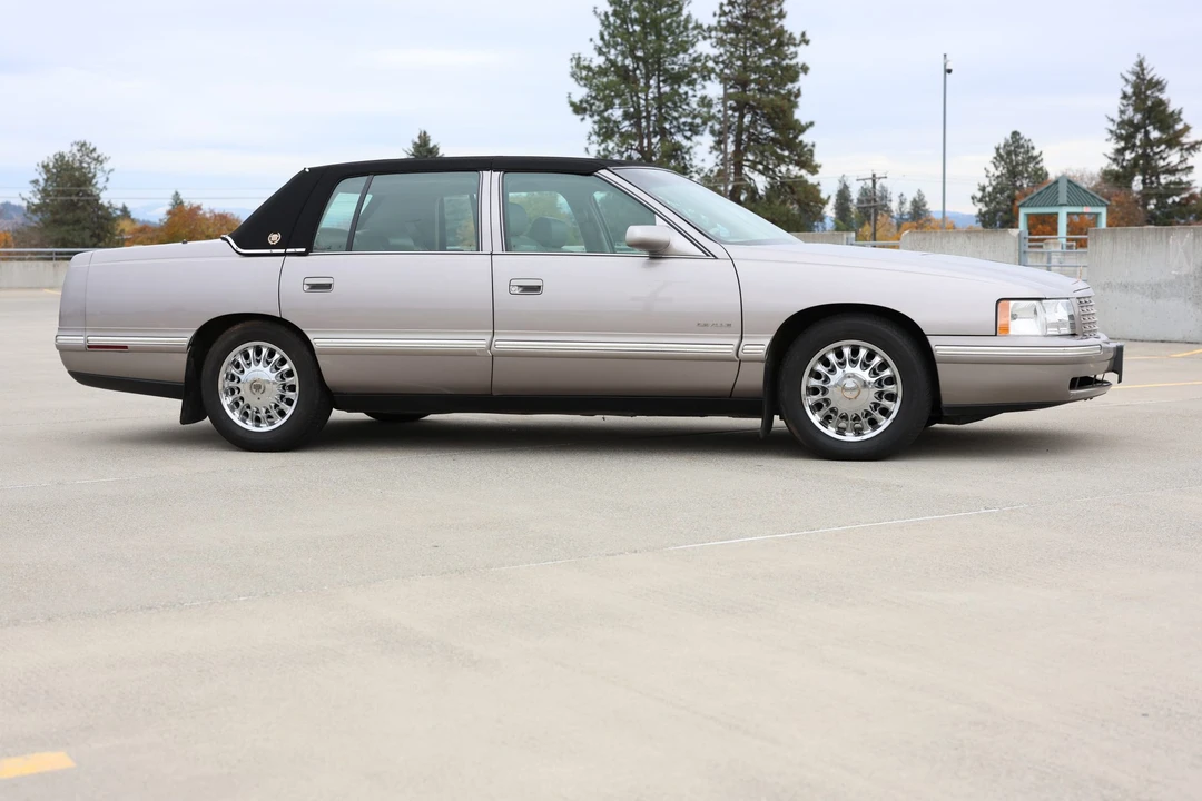 1998 Cadillac DeVille 8th Gen - Image 28 of 31