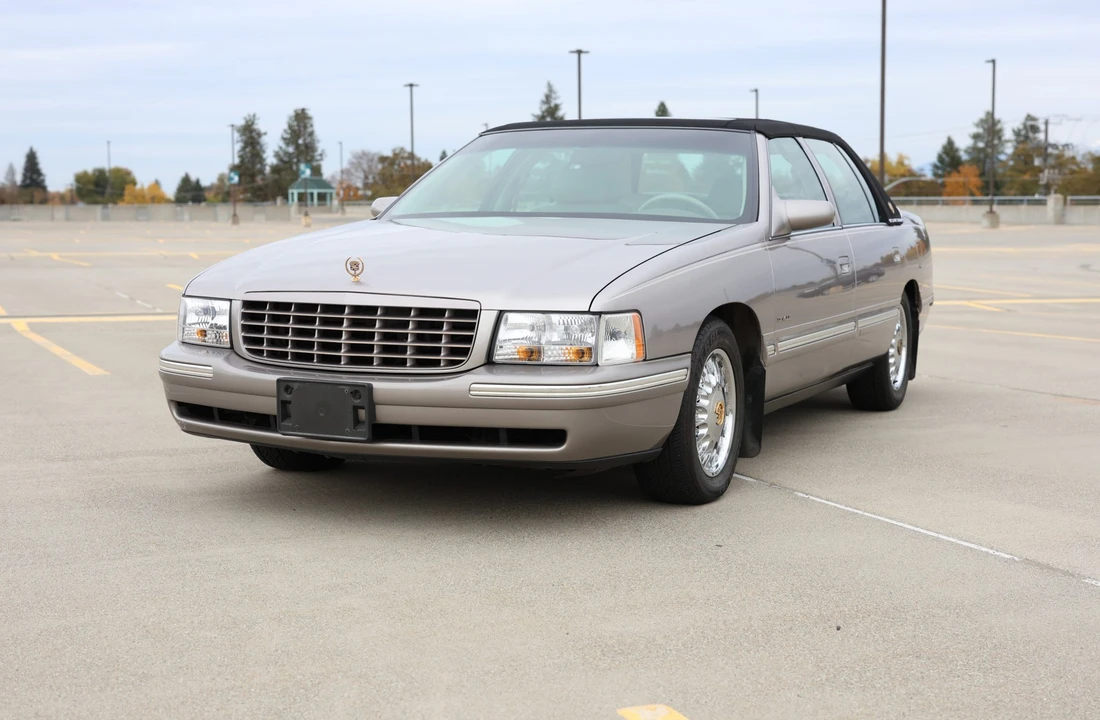 1998 Cadillac DeVille 8th Gen - Image 2 of 31