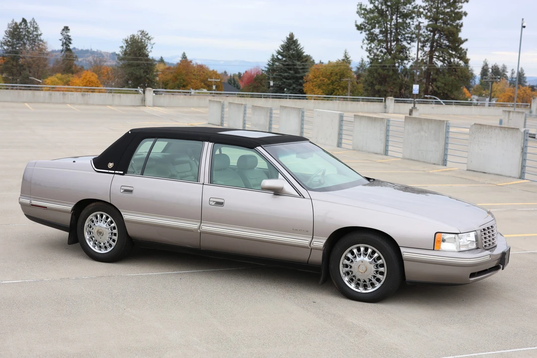 1998 Cadillac DeVille 8th Gen - Image 9 of 31