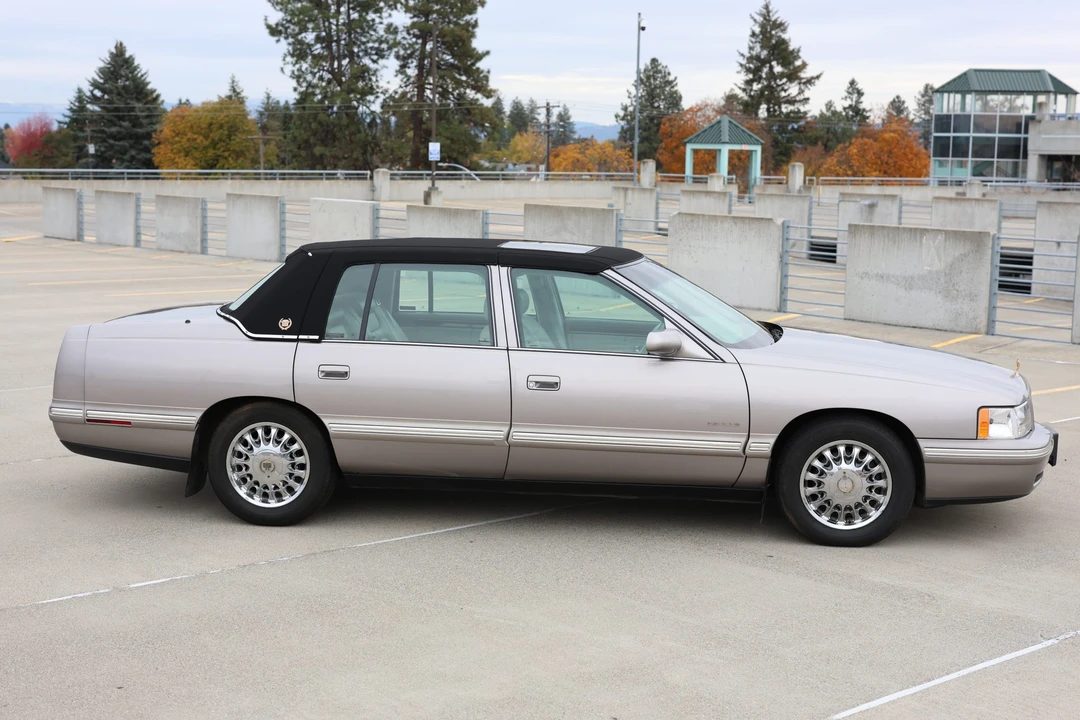 1998 Cadillac DeVille 8th Gen - Image 10 of 31