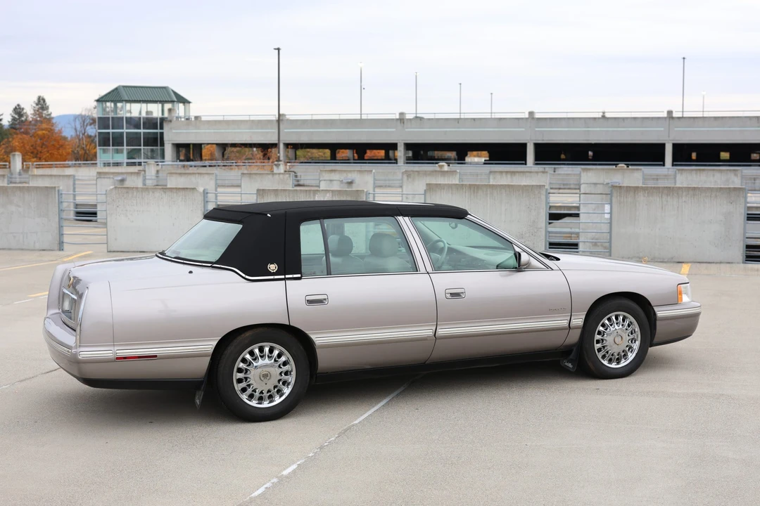 1998 Cadillac DeVille 8th Gen - Image 11 of 31