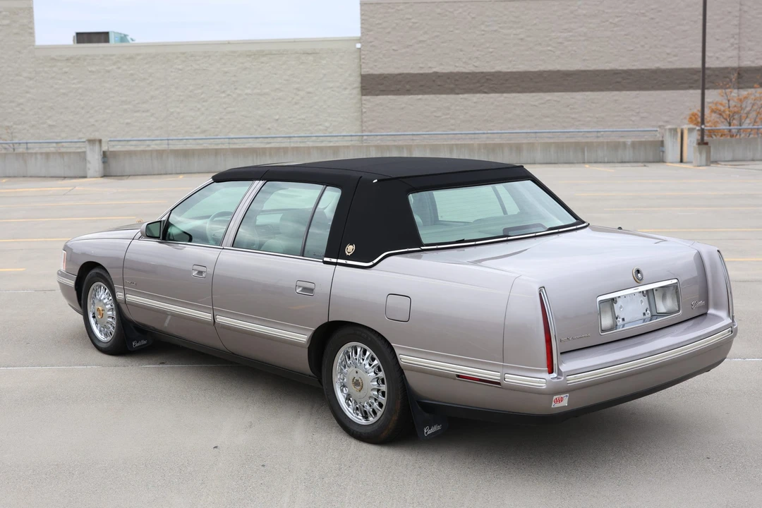 1998 Cadillac DeVille 8th Gen - Image 16 of 31