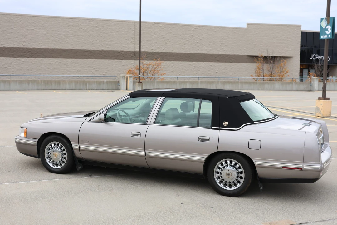 1998 Cadillac DeVille 8th Gen - Image 17 of 31