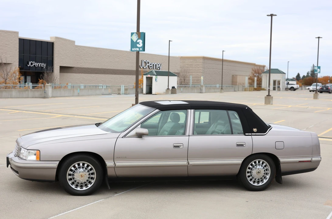 1998 Cadillac DeVille 8th Gen - Image 18 of 31