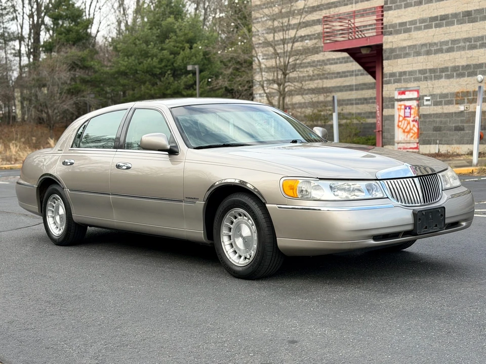 1999 Lincoln Town Car - Image 20 of 31
