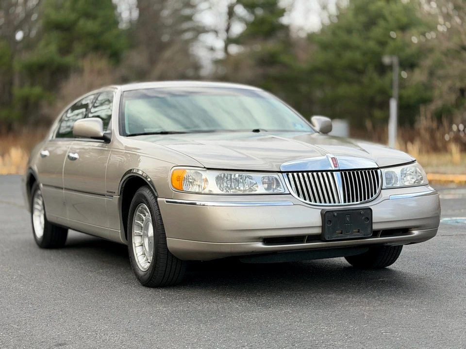 1999 Lincoln Town Car - Image 23 of 31