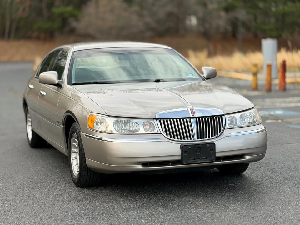 1999 Lincoln Town Car - Image 24 of 31