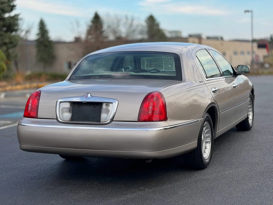 1999 Lincoln Town Car - Image 13 of 31