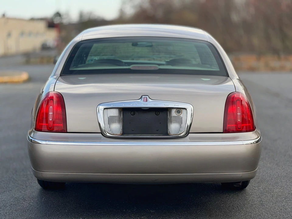1999 Lincoln Town Car - Image 10 of 31