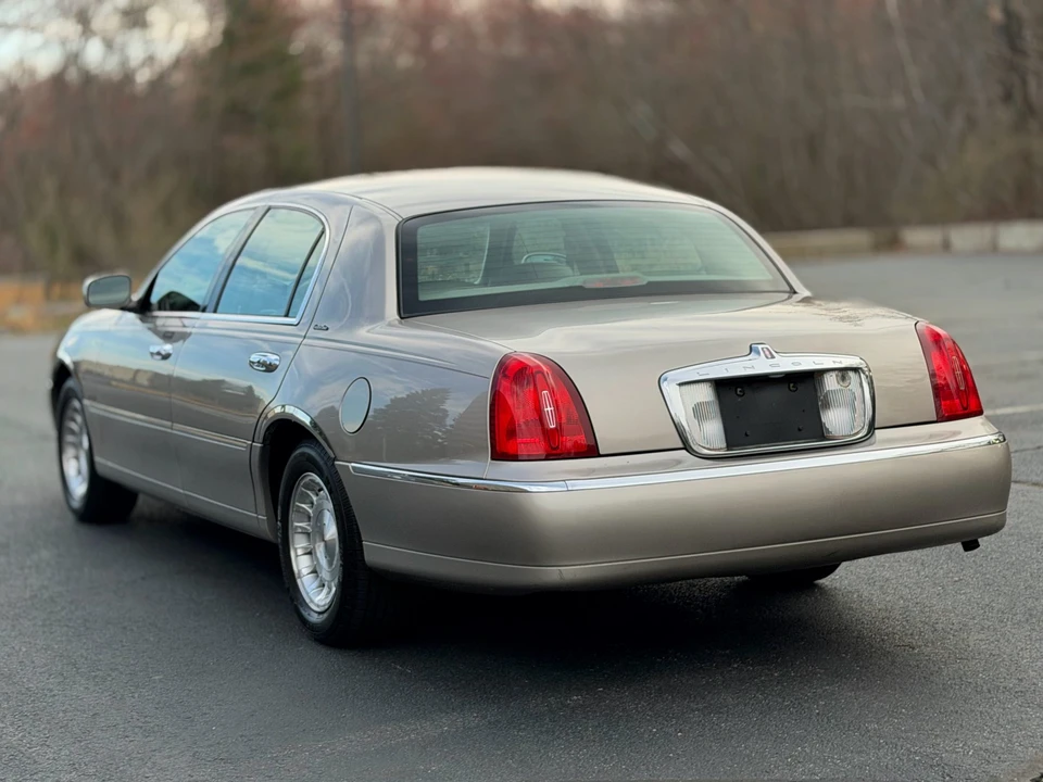 1999 Lincoln Town Car - Image 5 of 31