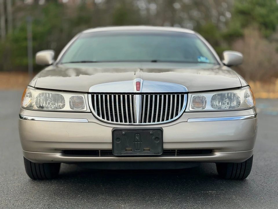 1999 Lincoln Town Car - Image 27 of 31