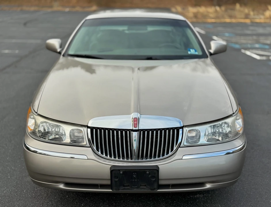 1999 Lincoln Town Car - Image 25 of 31