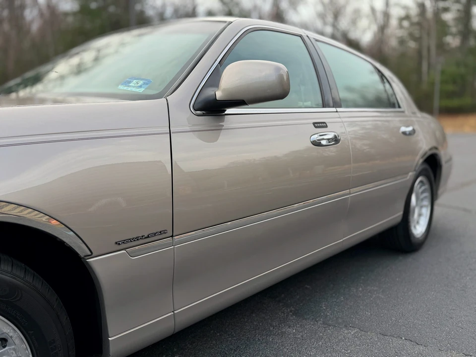 1999 Lincoln Town Car - Image 31 of 31