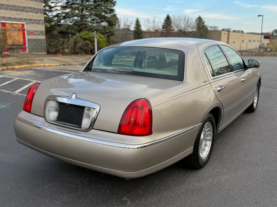 1999 Lincoln Town Car - Image 15 of 31