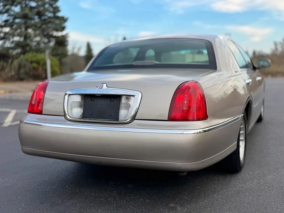 1999 Lincoln Town Car - Image 14 of 31