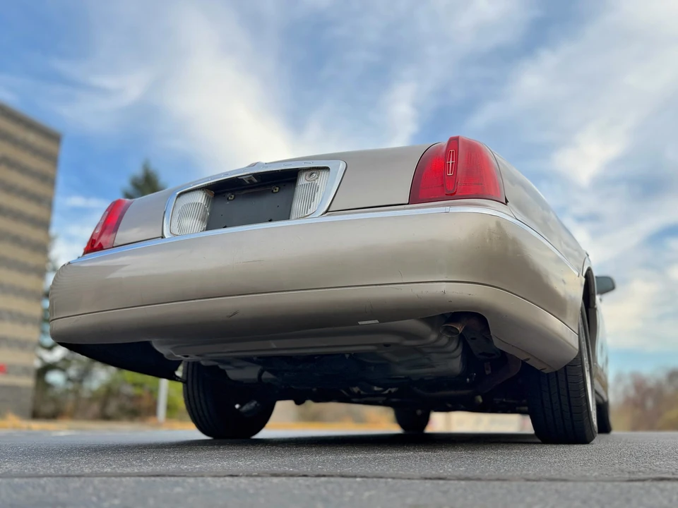 1999 Lincoln Town Car - Image 12 of 31