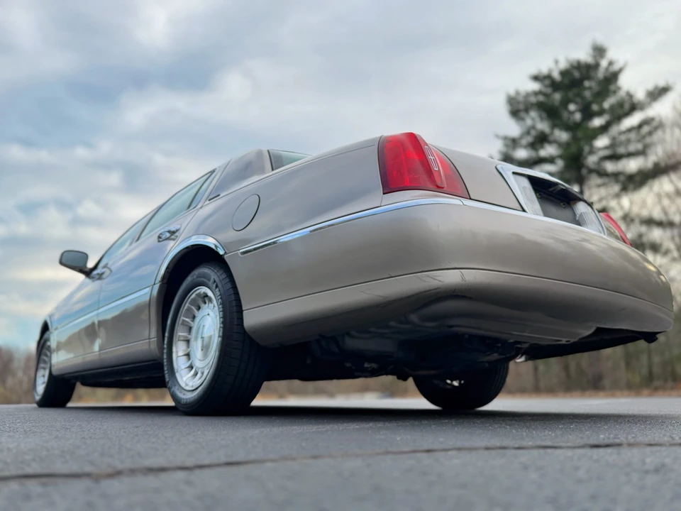 1999 Lincoln Town Car - Image 6 of 31