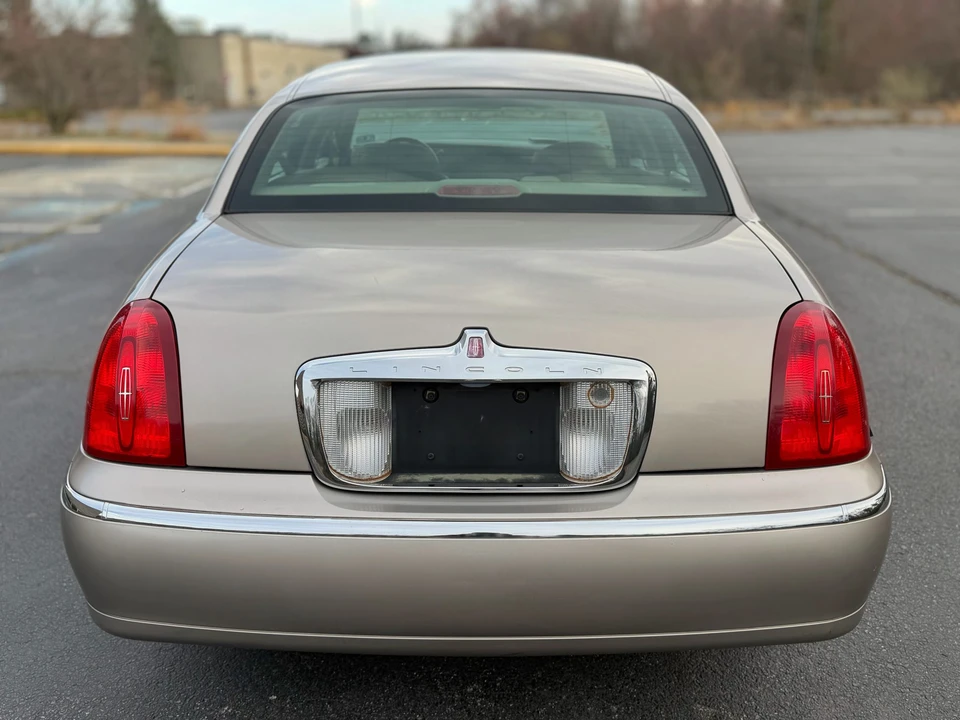 1999 Lincoln Town Car - Image 11 of 31