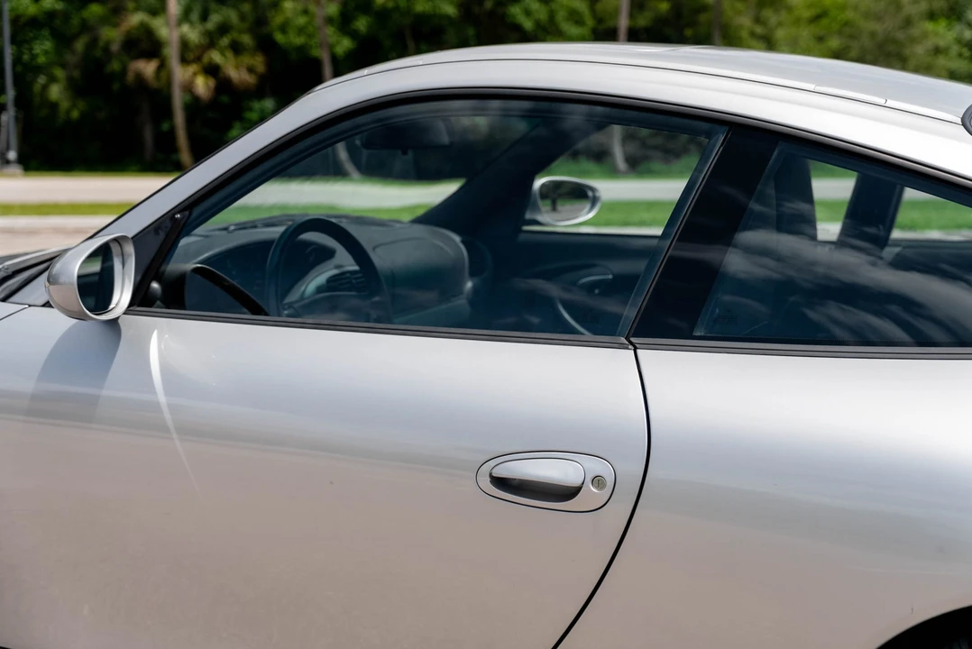 1999 Porsche 996 Carrera - Image 27 of 31