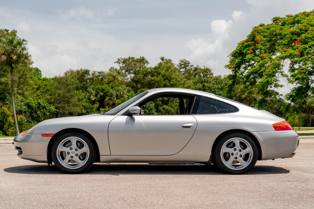 1999 Porsche 996 Carrera - Image 12 of 31