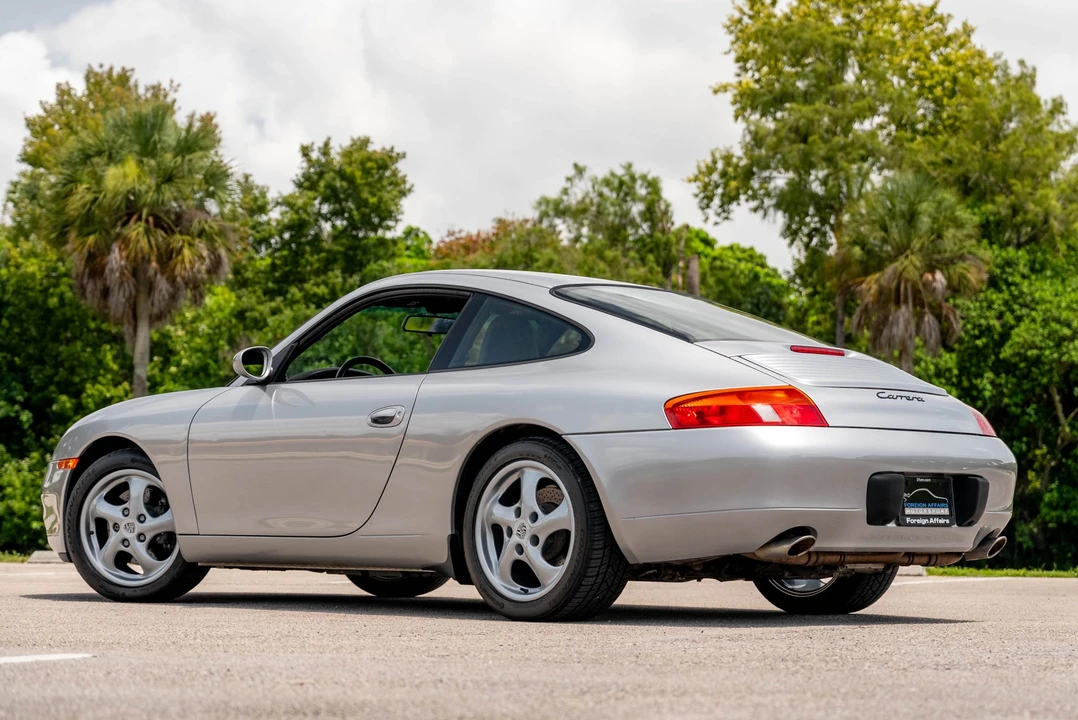 1999 Porsche 996 Carrera - Image 10 of 31