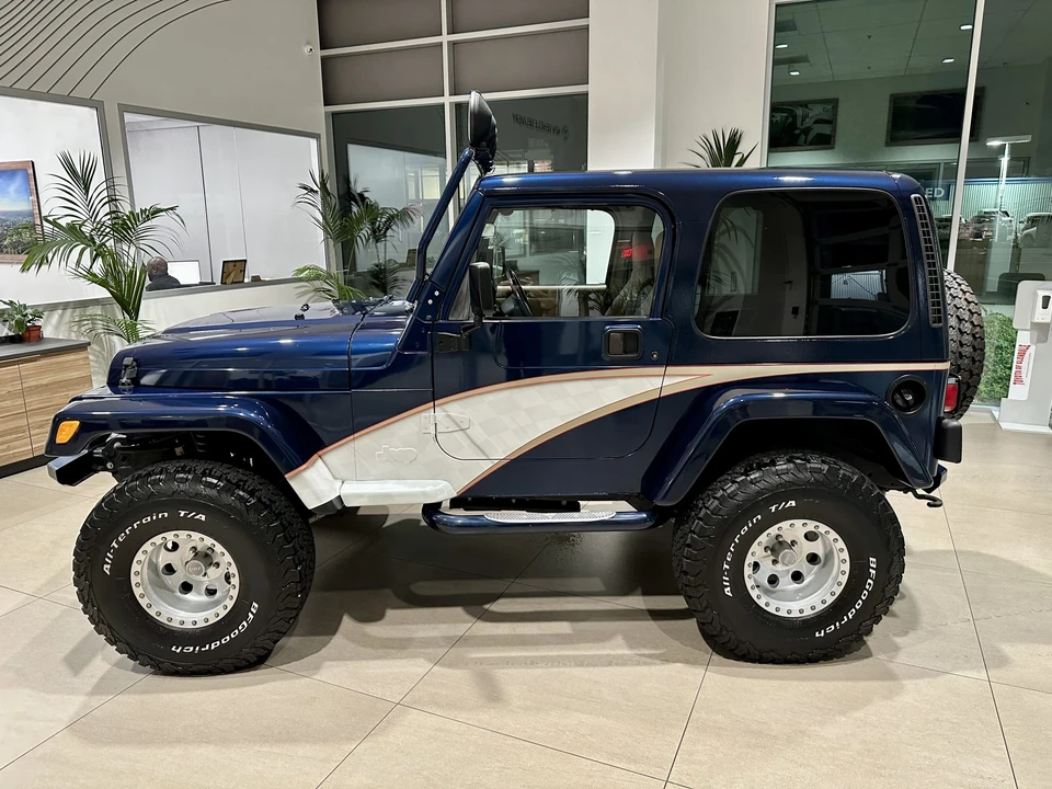 2002 Jeep TJ Wrangler - Image 2 of 31