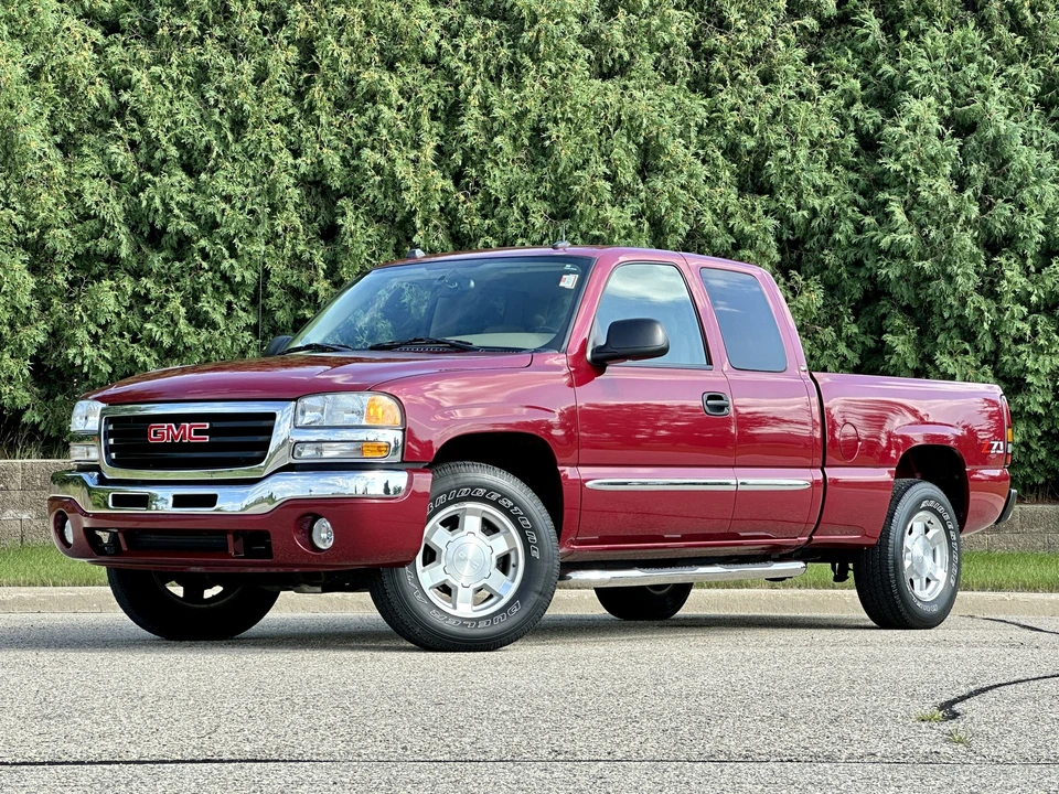 2004 GMC Sierra 2nd Gen - Image 4 of 31