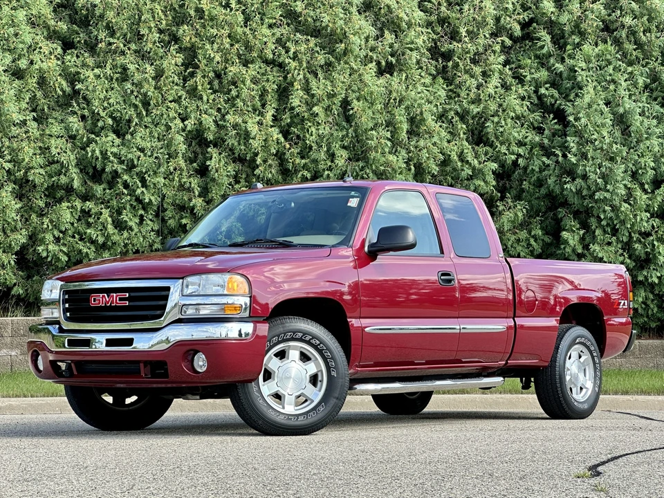 2004 GMC Sierra 2nd Gen - Image 3 of 31