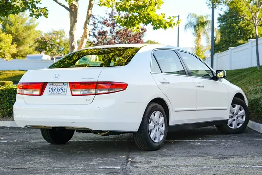 2004 Honda Accord 7th Gen - Image 4 of 31