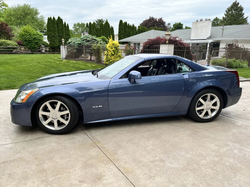 2005 Cadillac XLR - Image 27 of 31