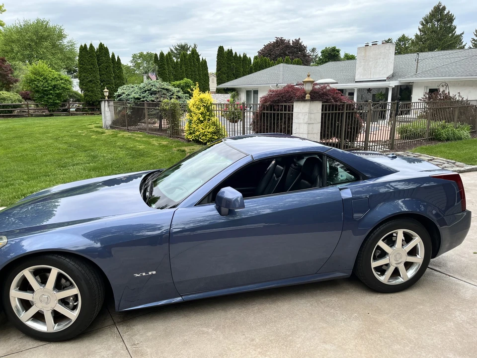 2005 Cadillac XLR - Image 30 of 31