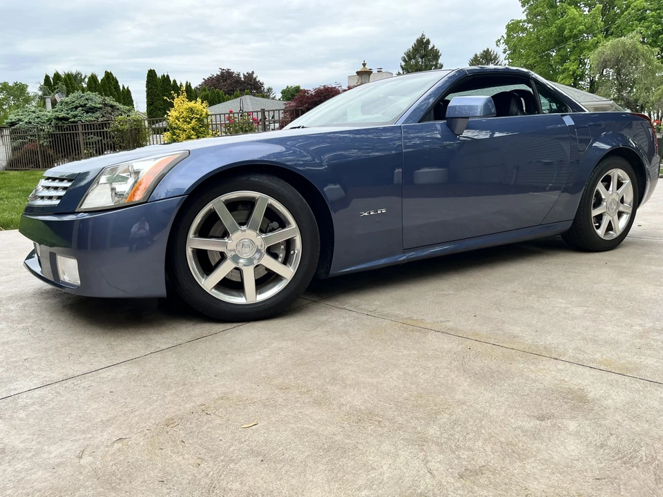 2005 Cadillac XLR - Image 29 of 31