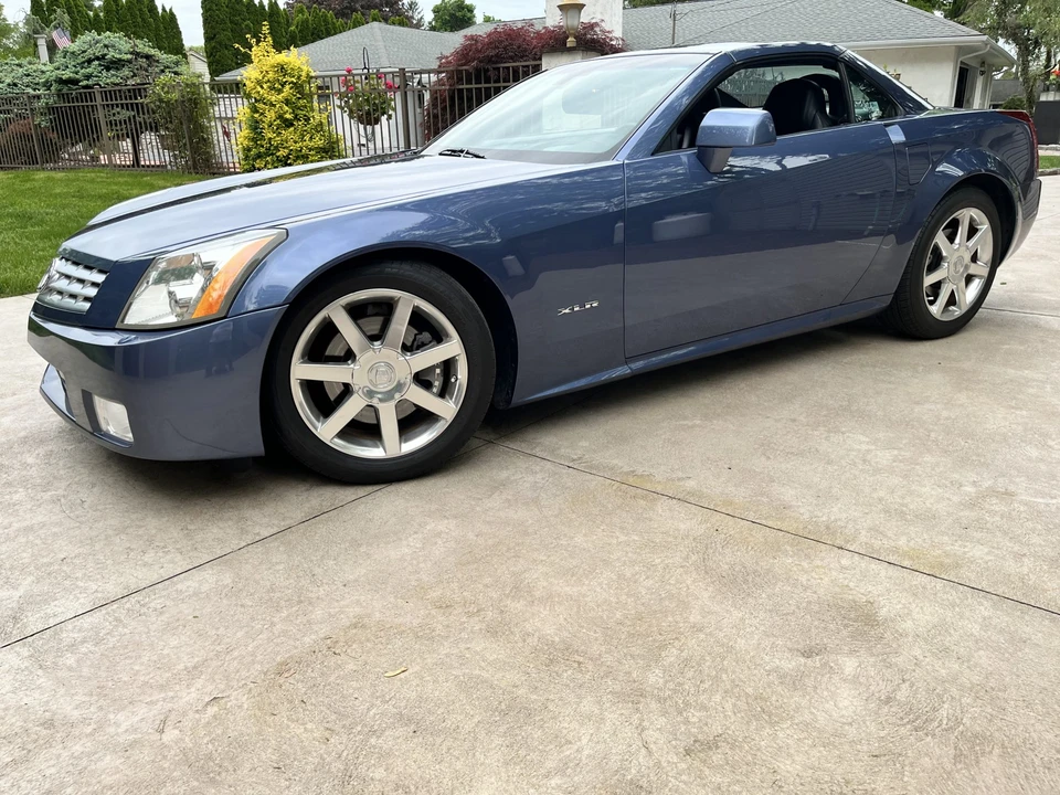 2005 Cadillac XLR - Image 28 of 31