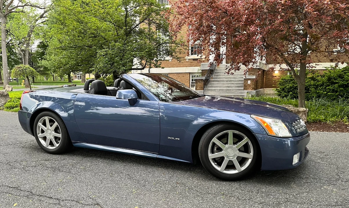 2005 Cadillac XLR - Image 21 of 31