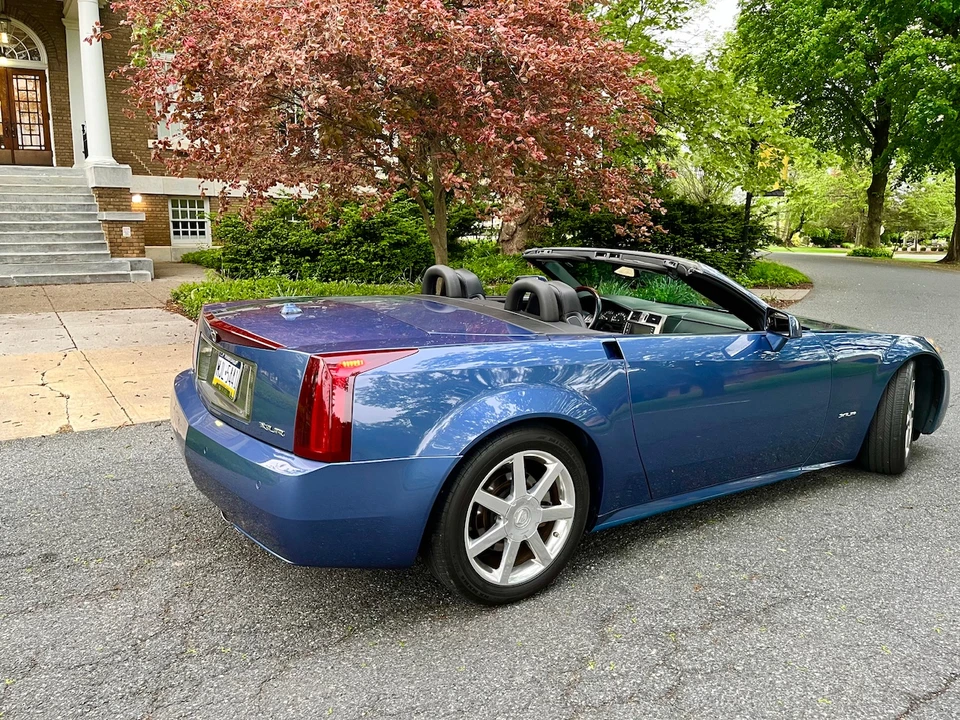 2005 Cadillac XLR - Image 15 of 31