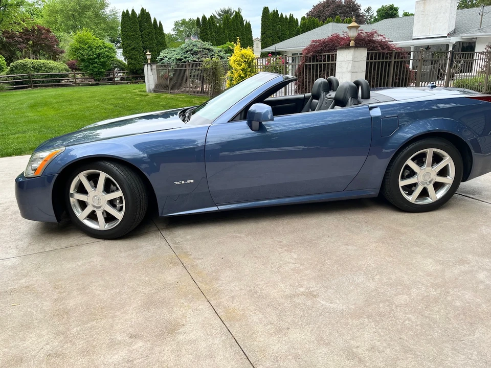 2005 Cadillac XLR - Image 7 of 31