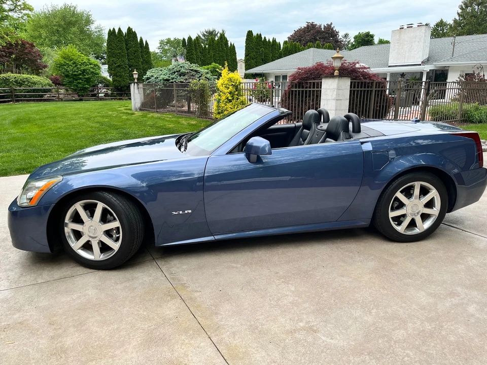 2005 Cadillac XLR - Image 6 of 31