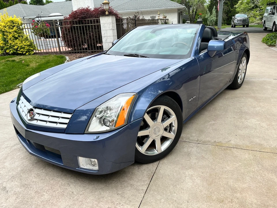 2005 Cadillac XLR - Image 4 of 31