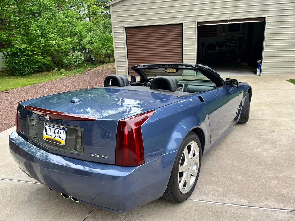 2005 Cadillac XLR - Image 12 of 31