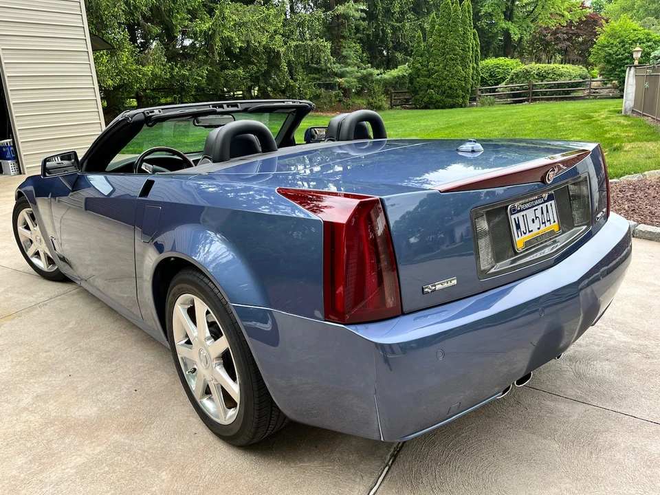 2005 Cadillac XLR - Image 8 of 31