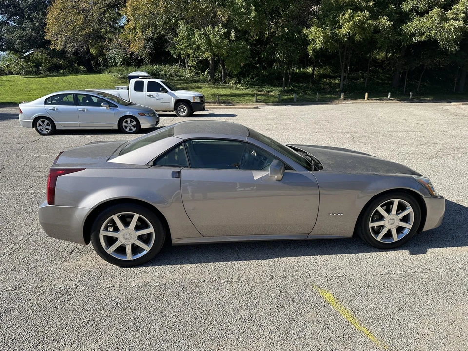 2005 Cadillac XLR - Image 8 of 31