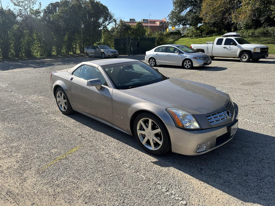 2005 Cadillac XLR - Image 2 of 31