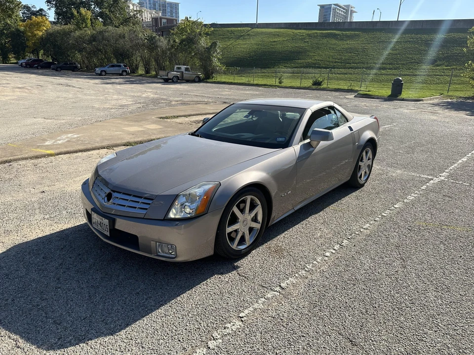 2005 Cadillac XLR - Image 4 of 31