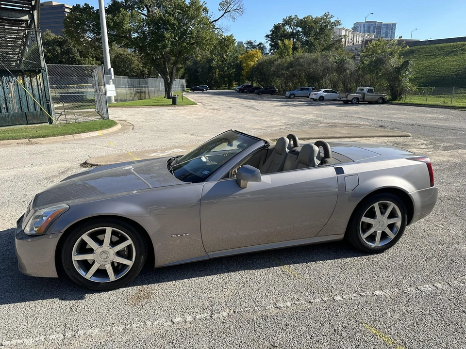 2005 Cadillac XLR - Image 9 of 31