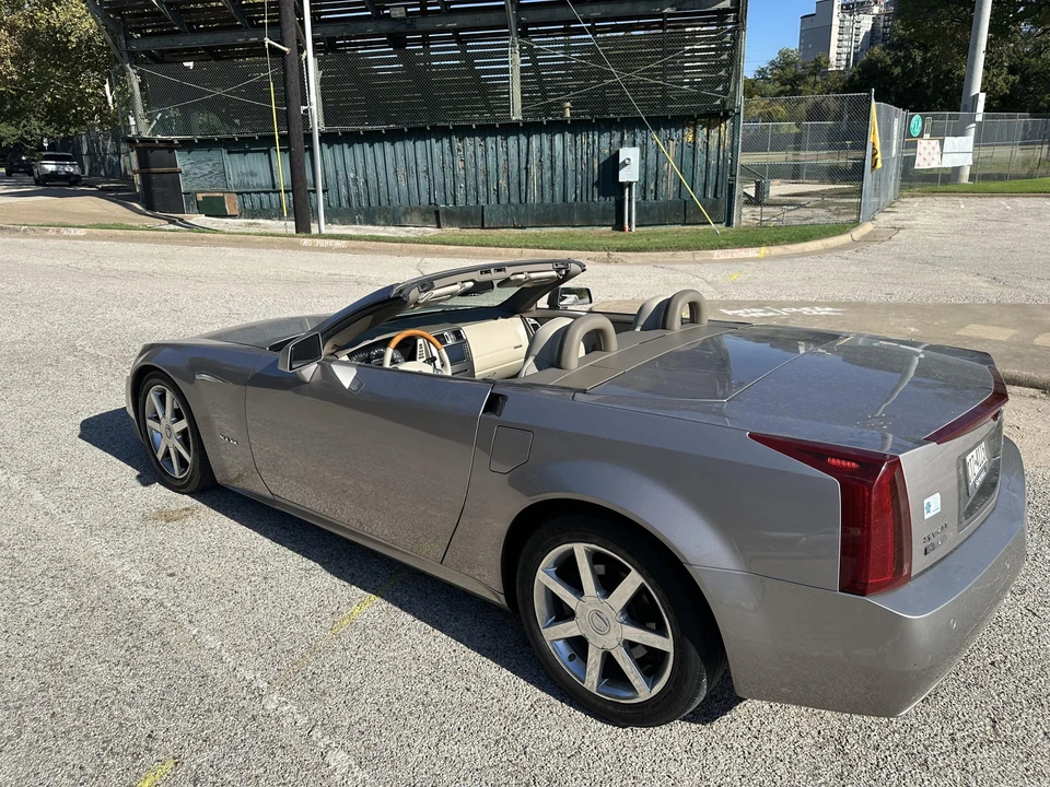 2005 Cadillac XLR - Image 10 of 31