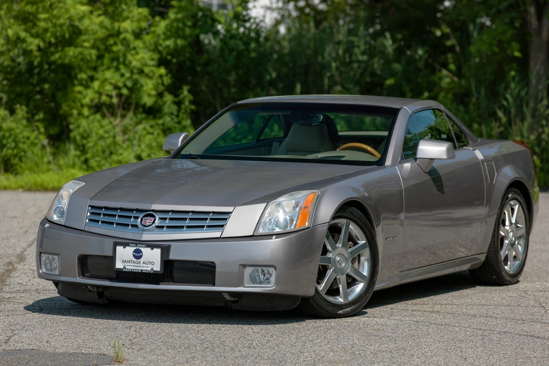 2005 Cadillac XLR - Image 3 of 31