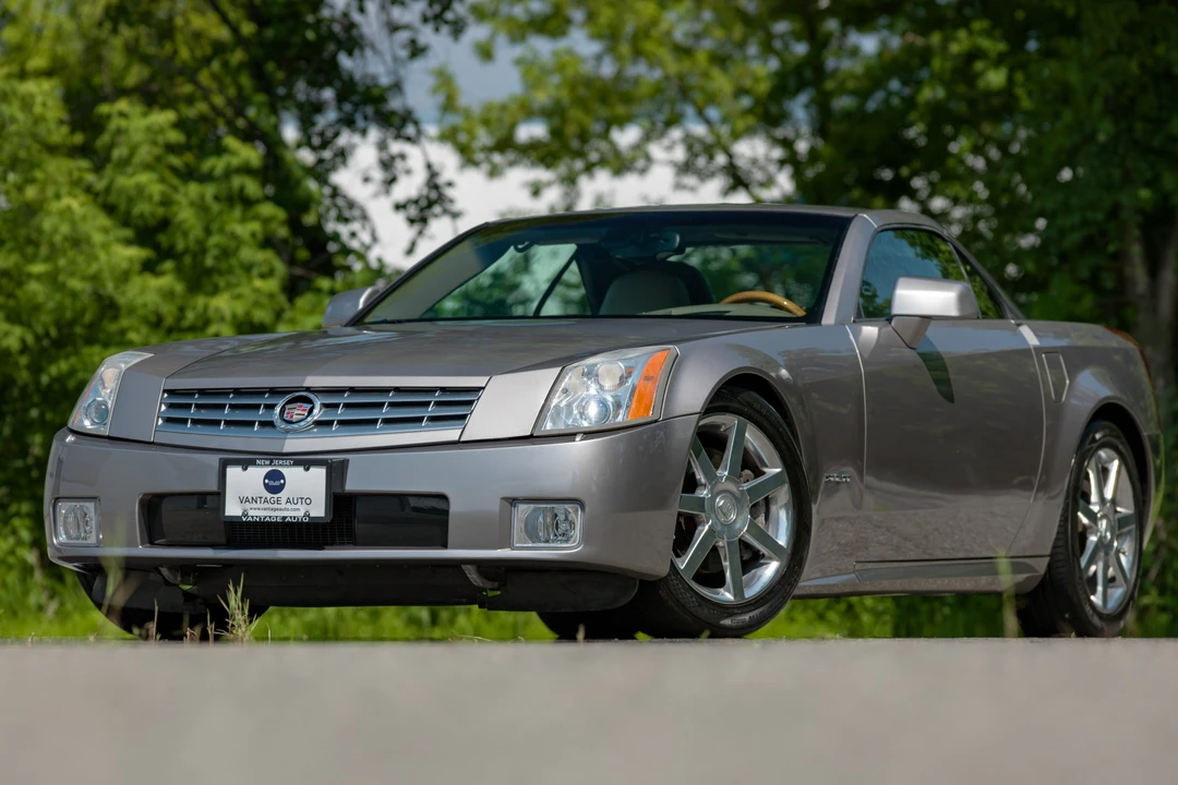 2005 Cadillac XLR - Image 7 of 31